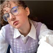 Studentessa con certificazione B2 Cambridge impartisce ripetizioni di lingua inglese